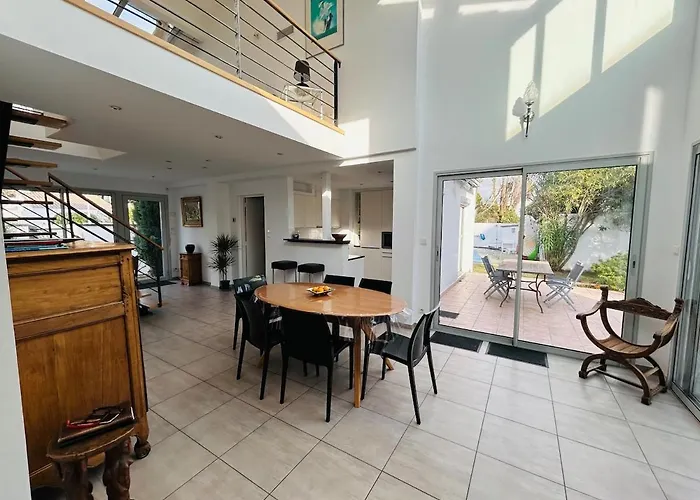 Villa Villa Piscine Clim Wifi Calme *